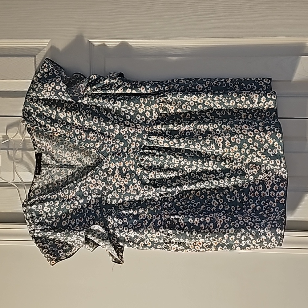 Ditsy Floral Print Butterfly Sleeve Blouse